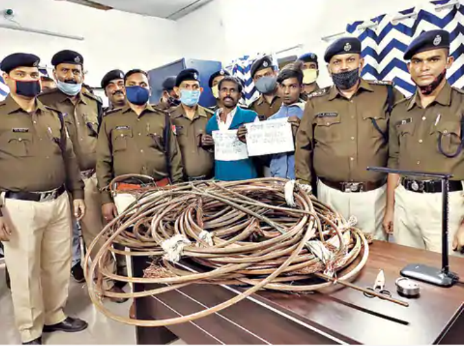 OHE wire stolen from Ramdayalu, two arrested