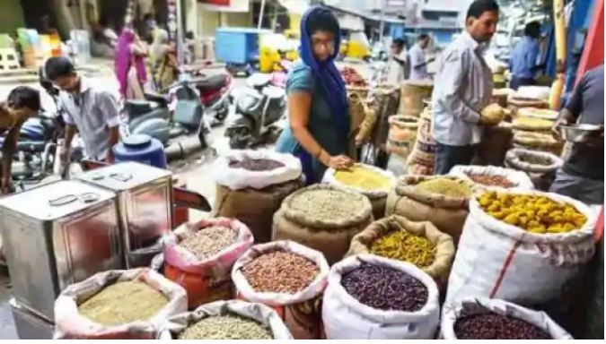 Wheat-rice, flour and pulses prices fell, tomatoes jumped 25 percent in a week