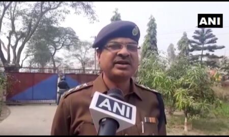 In Sahebganj, Muzaffarpur, a 12-year-old minor was burnt alive in the room of his house after the gangrape. After returning from Punjab, the FIR was filed on Tuesday. Four young men from the village have been charged in the case. The body of the victim was also cremated.