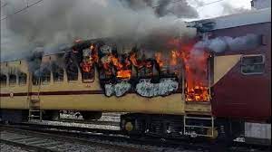 खौफ में कर रहे यात्रा, जानिए रेल यात्रियों की आपबीती : बिहार में रेलवे परीक्षार्थी हिंसा से दहशत में यात्री, कहा- पता नहीं कब क्या हो जाए