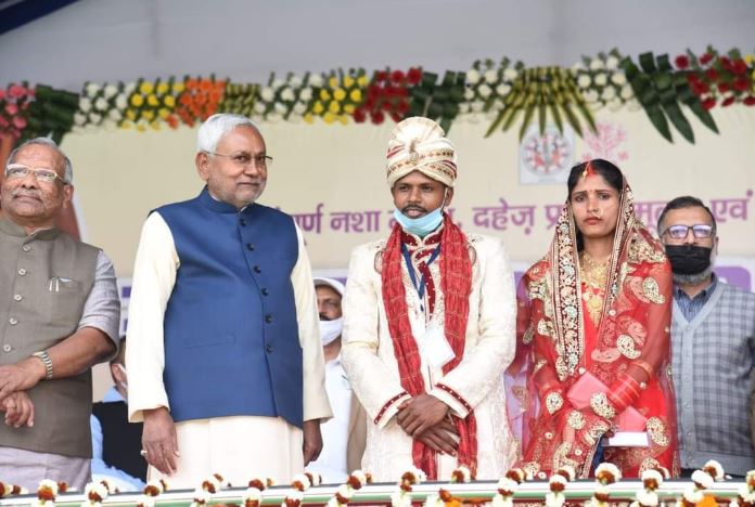 CM नीतीश कुमार ने जाति बंधनों को तोड़ शादी करने वाले जोड़े को दिया आशीर्वाद