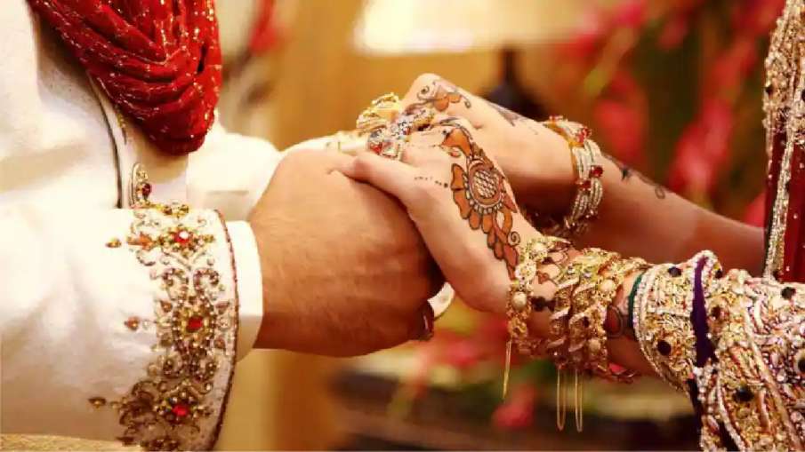 Muzaffarpur News: पंचों का शर्मनाक फैसला; 50 हजार लो और लड़की की दूसरी शादी कर दो लेकिन लड़के को छोड़ो