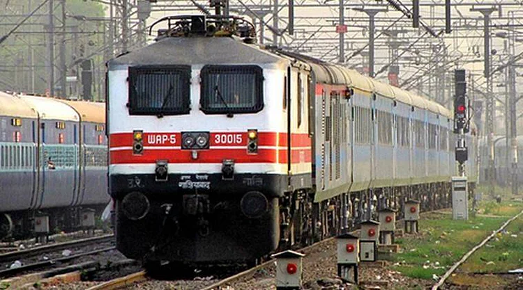 पूर्व मध्य रेलवे व इंडिया पोस्ट मिलकर करेंगे काम:रेलवे व इंडिया पोस्ट एक फोन पर घर तक पहुंचाएगा सामान, मुजफ्फरपुर-पटना में बनेगा कलेक्शन सेंटर