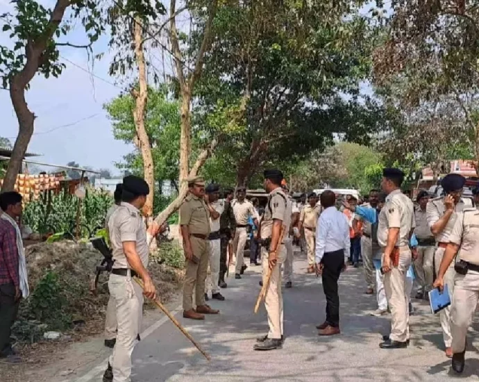 घटना के बाद रामपुर बखरी में कैंप कर रही पुलिस